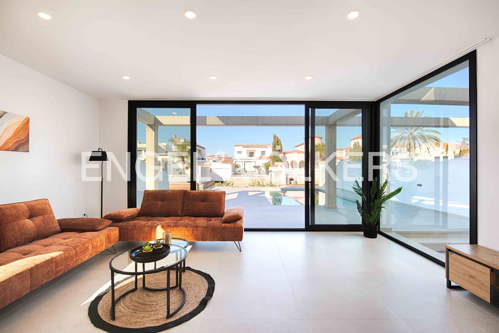 4 slaapkamer Villa te koop in Empuriabrava met zwembad garage - € 1.290.000 (Ref: 9005739)