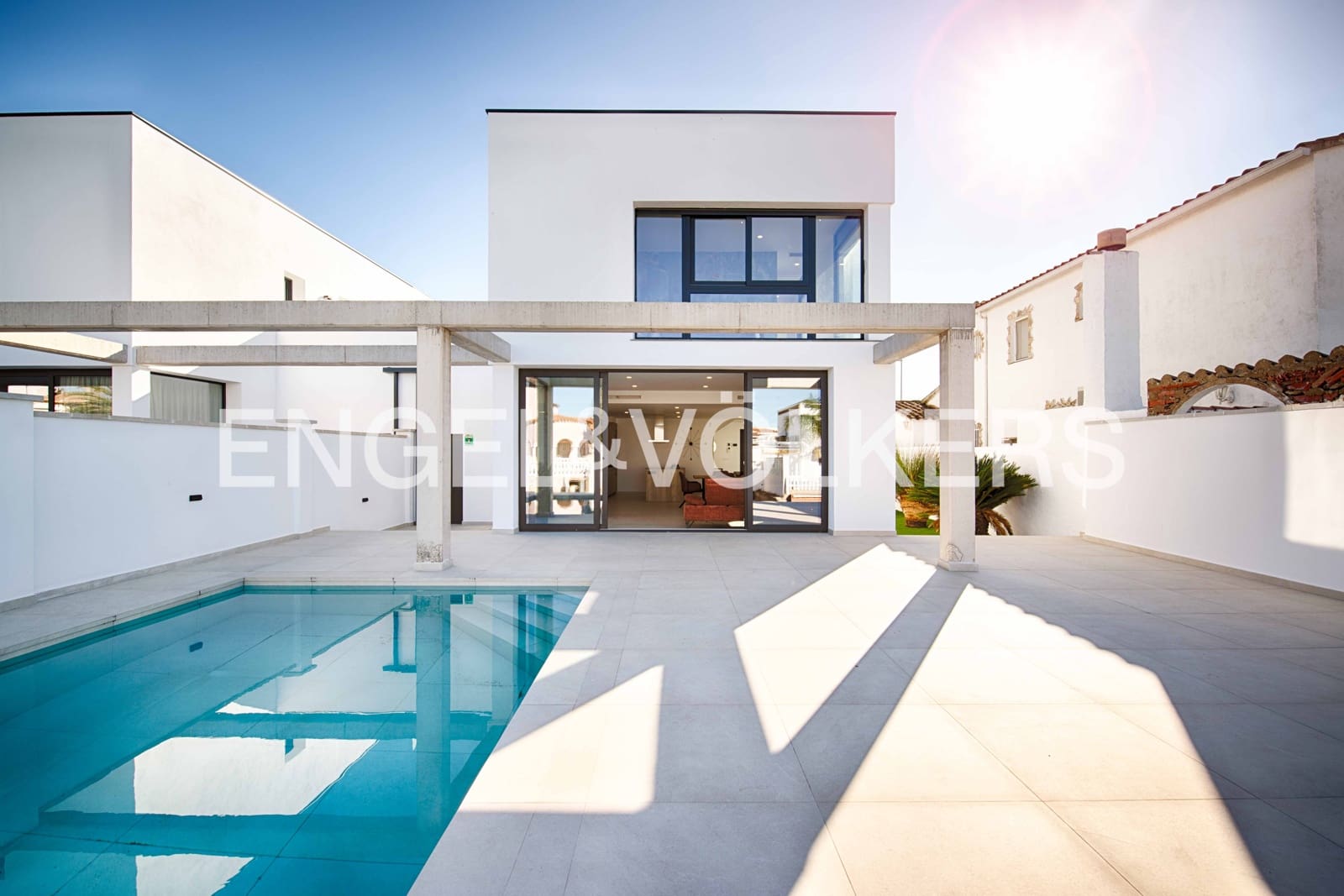 4 slaapkamer Villa te koop in Empuriabrava met zwembad garage - € 1.290.000 (Ref: 9005739)