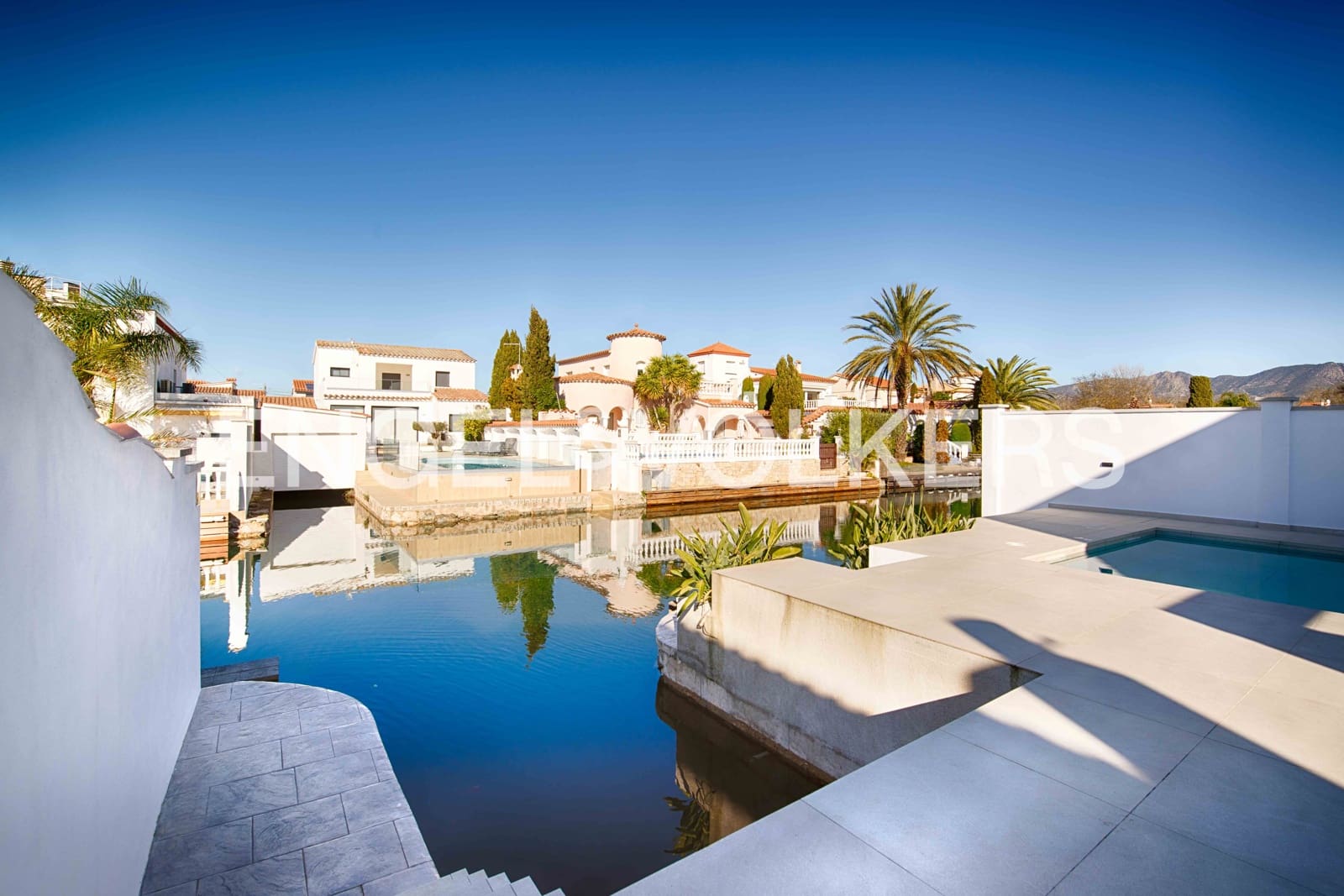 4 slaapkamer Villa te koop in Empuriabrava met zwembad garage - € 1.290.000 (Ref: 9005739)