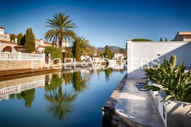 4 quarto Moradia para venda em Empuriabrava, Castelló d'Empúries com piscina garagem - 1 290 000 € (Ref: 9005739)