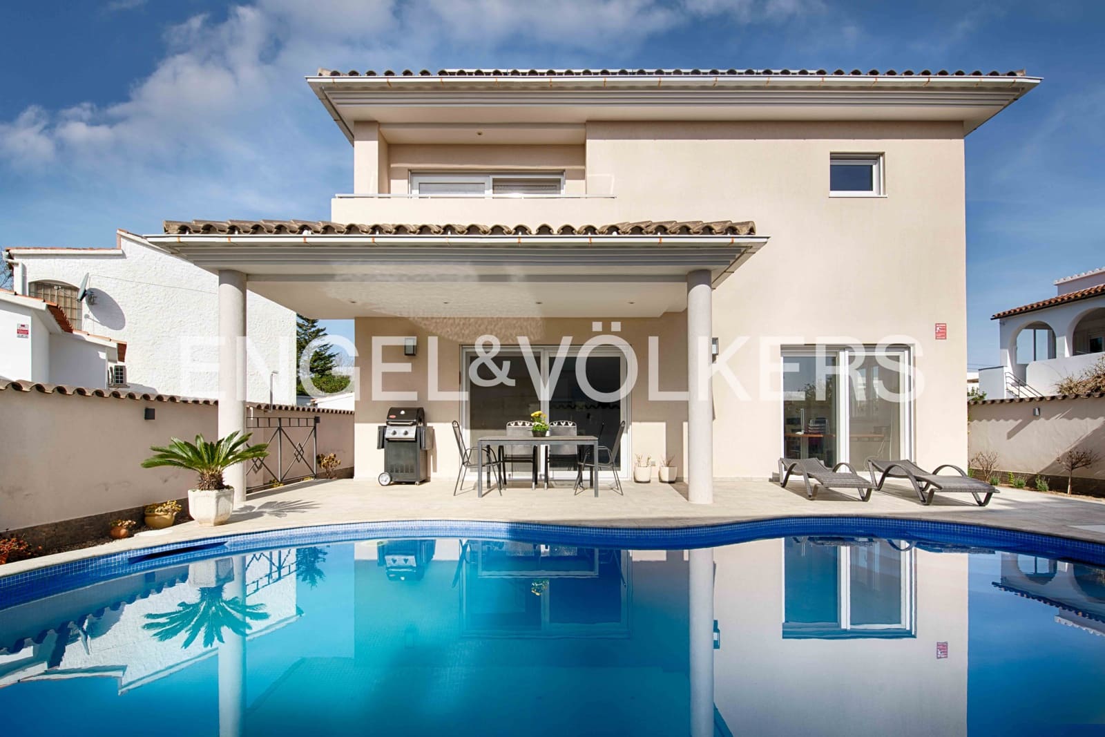 4 soveværelse Villa til salg i Empuriabrava med swimmingpool garage - € 1.180.000 (Ref: 9005740)