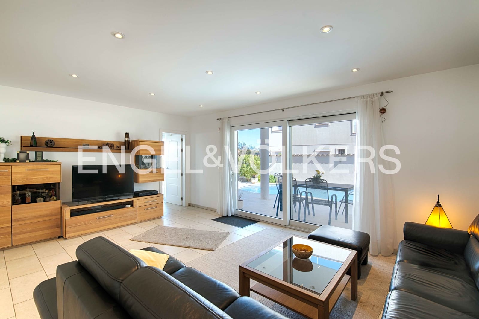 4 soveværelse Villa til salg i Empuriabrava med swimmingpool garage - € 1.180.000 (Ref: 9005740)