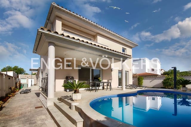 4 makuuhuone Huvila myytävänä paikassa Empuriabrava, Castelló d'Empúries mukana uima-altaan 
autotalli - 1 180 000 € (Ref: 9005740)