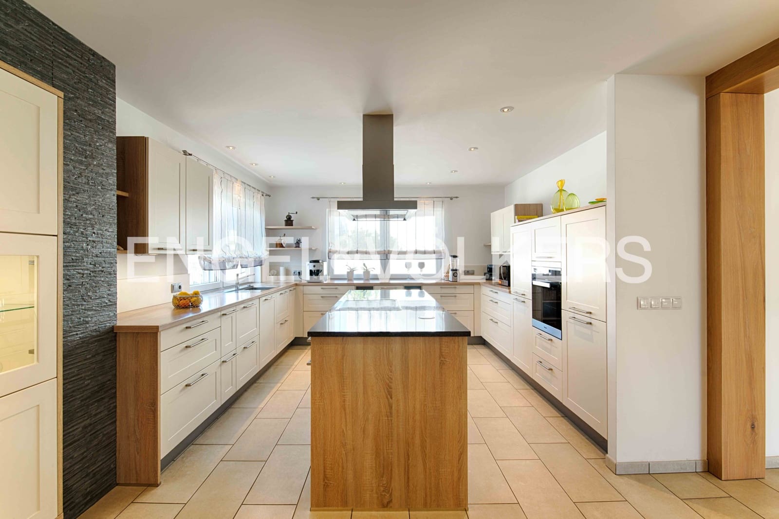 4 soveværelse Villa til salg i Empuriabrava med swimmingpool garage - € 1.180.000 (Ref: 9005740)