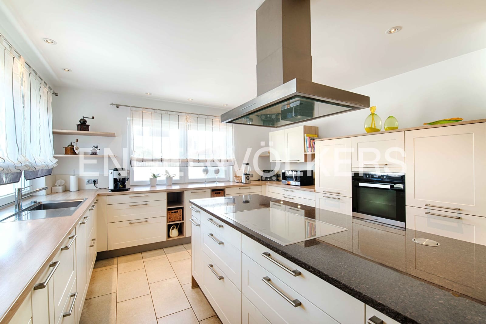 4 soveværelse Villa til salg i Empuriabrava med swimmingpool garage - € 1.180.000 (Ref: 9005740)