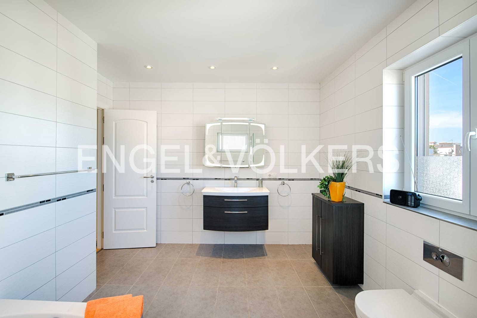 4 soveværelse Villa til salg i Empuriabrava med swimmingpool garage - € 1.180.000 (Ref: 9005740)