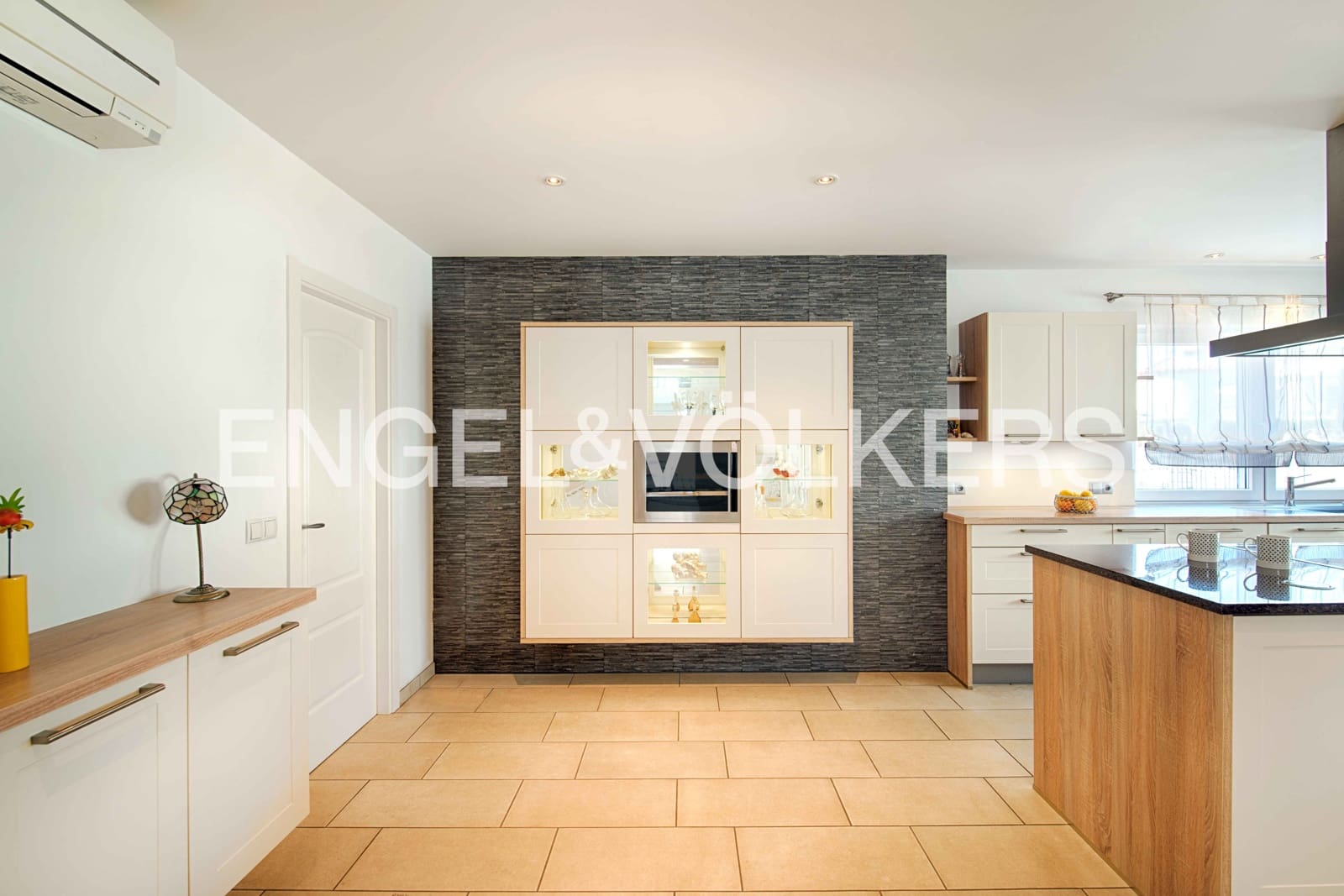 4 soveværelse Villa til salg i Empuriabrava med swimmingpool garage - € 1.180.000 (Ref: 9005740)