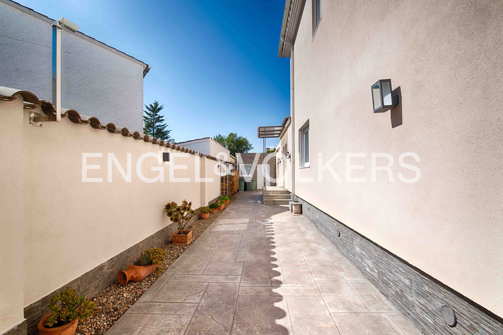 4 soveværelse Villa til salg i Empuriabrava med swimmingpool garage - € 1.180.000 (Ref: 9005740)