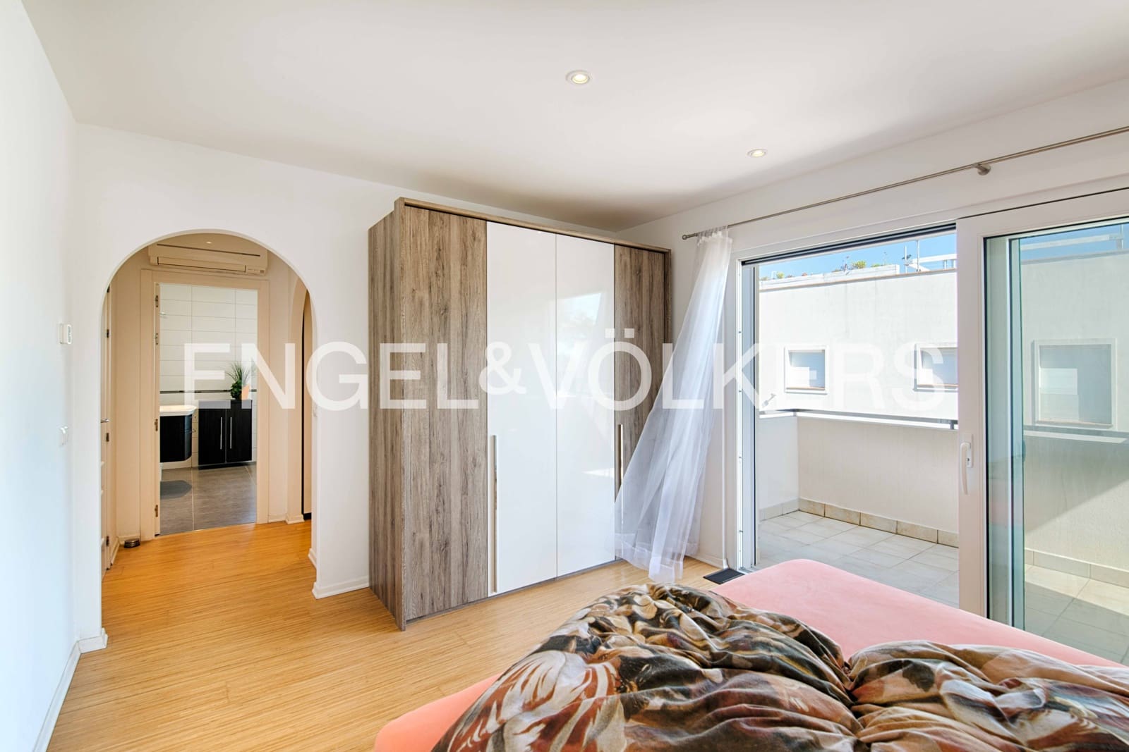 4 soveværelse Villa til salg i Empuriabrava med swimmingpool garage - € 1.180.000 (Ref: 9005740)