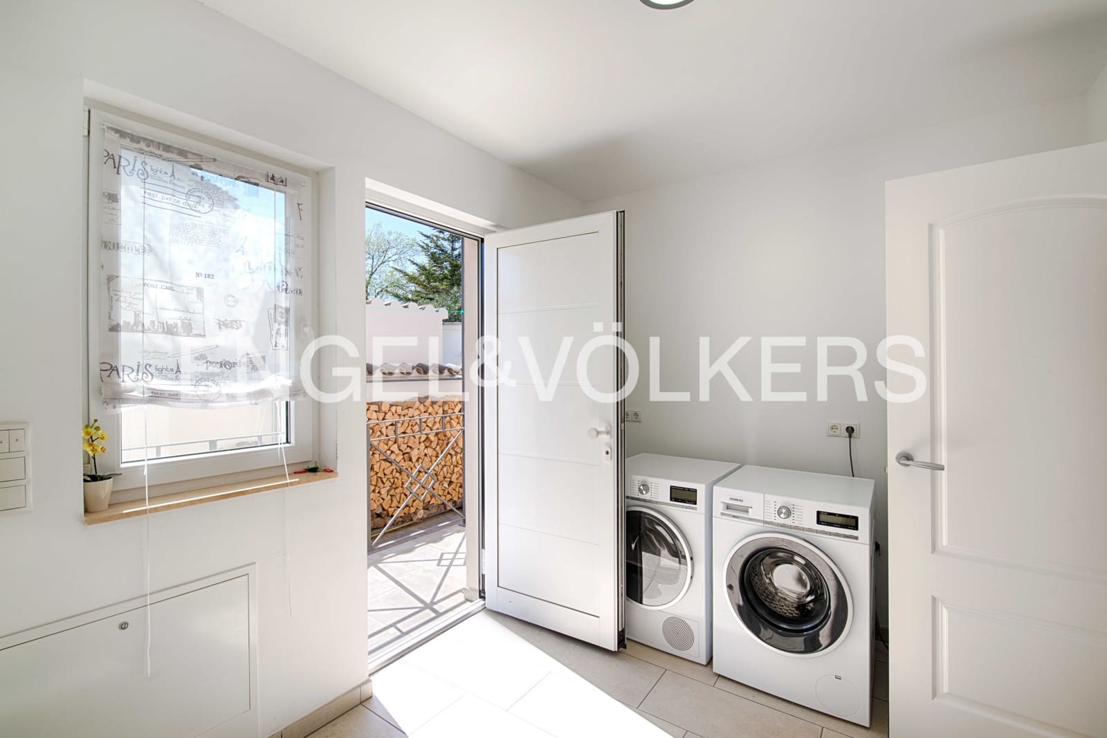 4 soveværelse Villa til salg i Empuriabrava med swimmingpool garage - € 1.180.000 (Ref: 9005740)