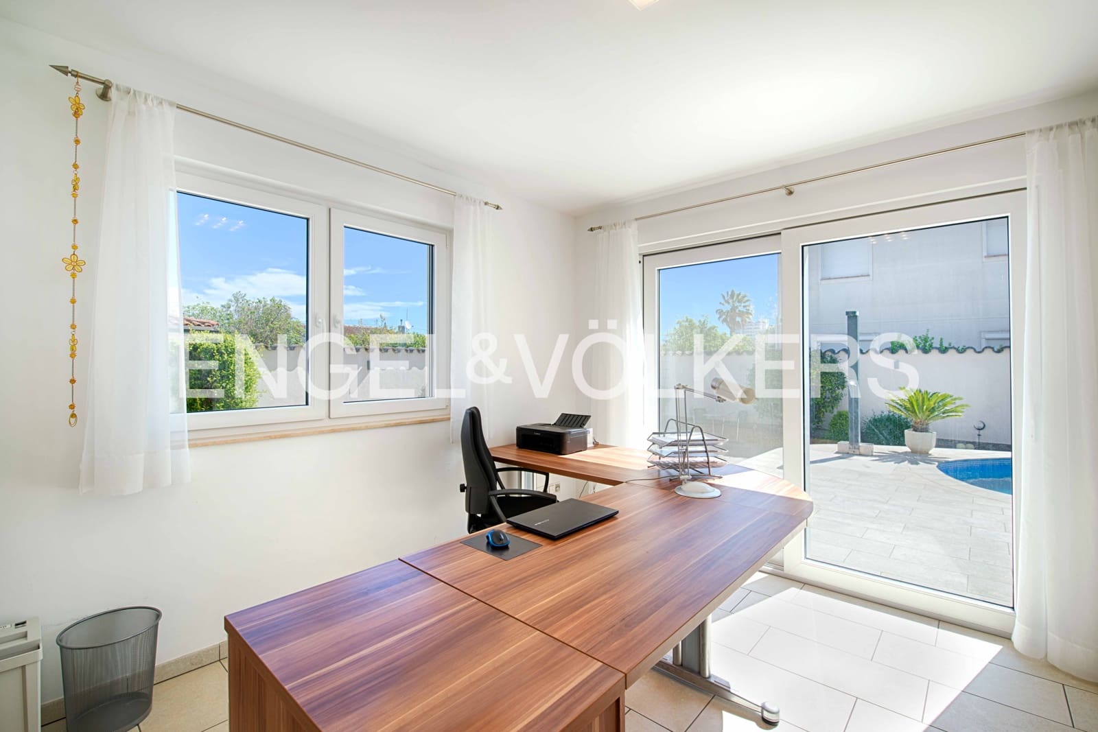 4 soveværelse Villa til salg i Empuriabrava med swimmingpool garage - € 1.180.000 (Ref: 9005740)