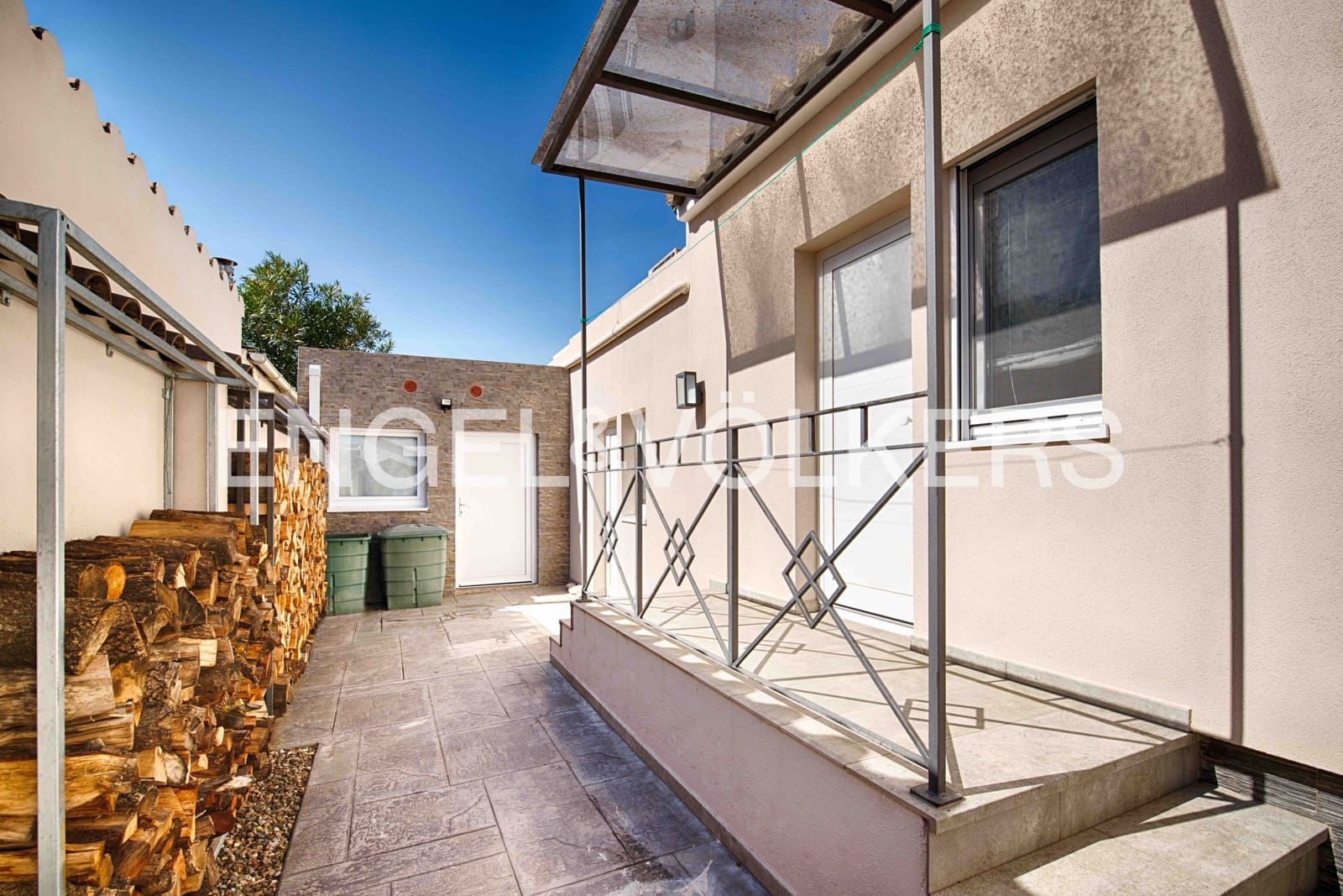 4 soveværelse Villa til salg i Empuriabrava med swimmingpool garage - € 1.180.000 (Ref: 9005740)