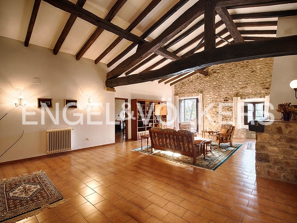 4 soveværelse Finca/Landehus til salg i Cabanelles med garage - € 830.000 (Ref: 9005742)