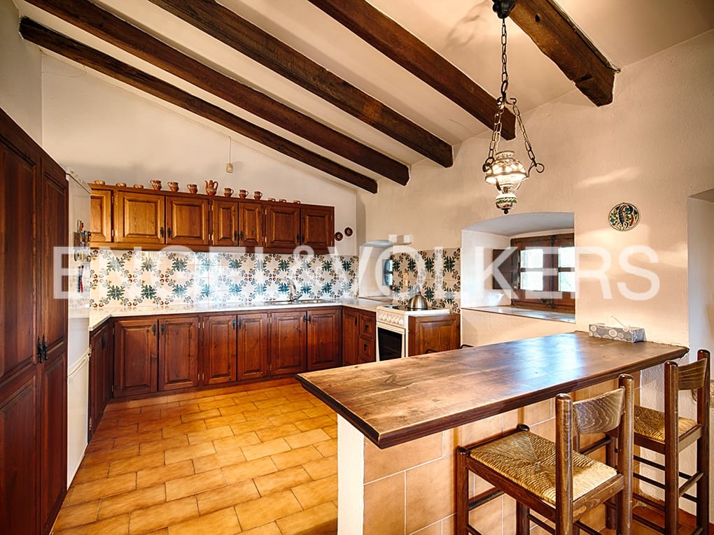 4 soveværelse Finca/Landehus til salg i Cabanelles med garage - € 830.000 (Ref: 9005742)