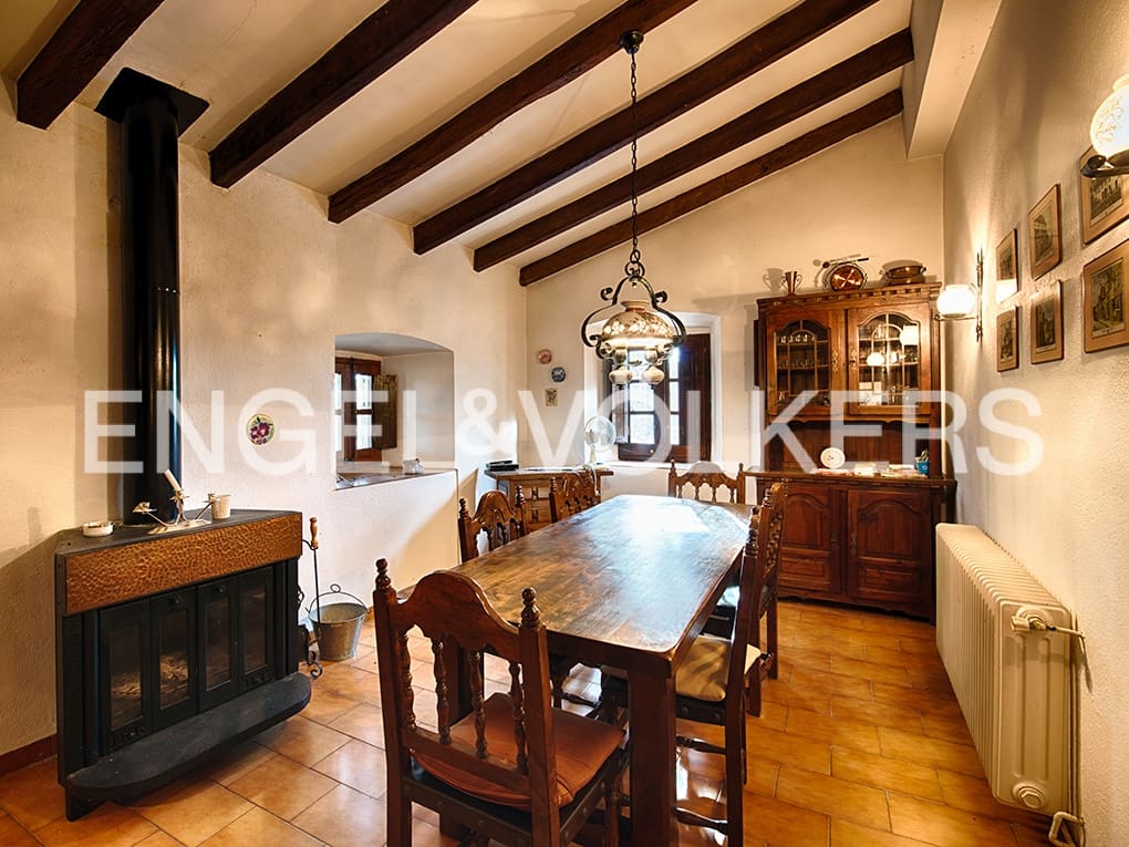 4 soveværelse Finca/Landehus til salg i Cabanelles med garage - € 830.000 (Ref: 9005742)