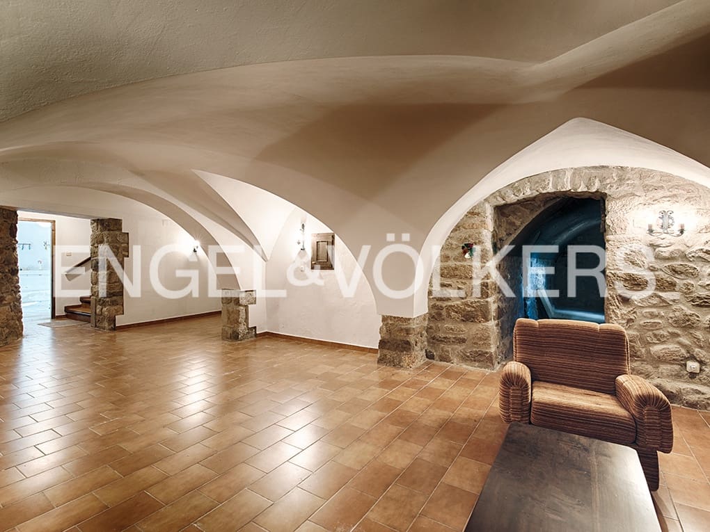 4 soveværelse Finca/Landehus til salg i Cabanelles med garage - € 830.000 (Ref: 9005742)