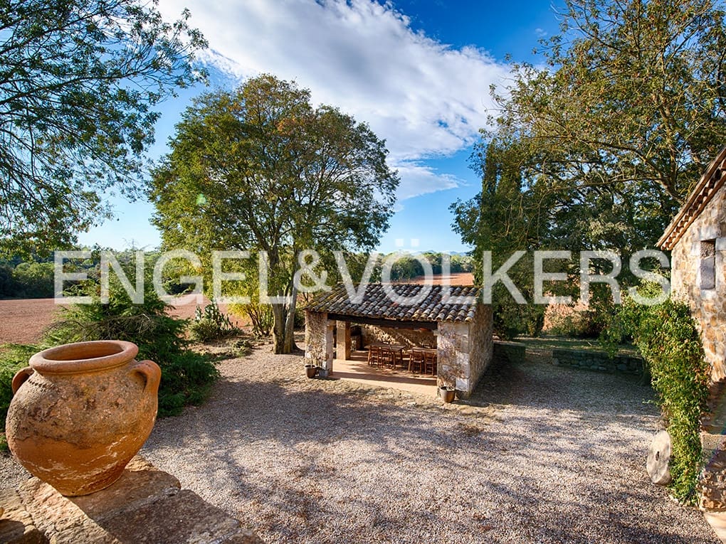 4 soveværelse Finca/Landehus til salg i Cabanelles med garage - € 830.000 (Ref: 9005742)