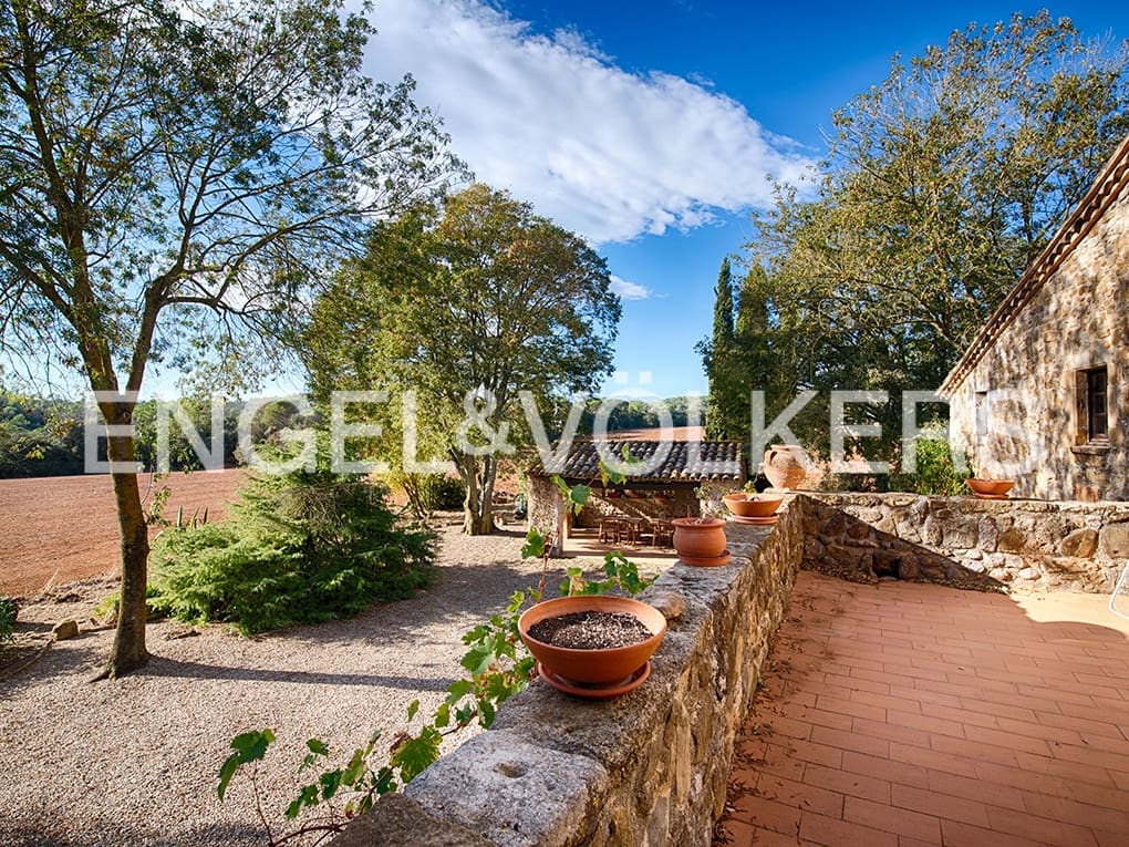 4 soveværelse Finca/Landehus til salg i Cabanelles med garage - € 830.000 (Ref: 9005742)