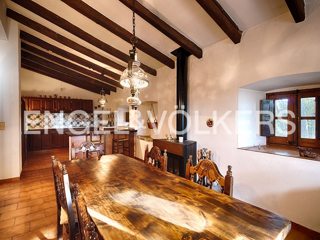 4 soveværelse Finca/Landehus til salg i Cabanelles med garage - € 830.000 (Ref: 9005742)