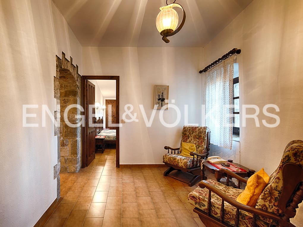 4 soveværelse Finca/Landehus til salg i Cabanelles med garage - € 830.000 (Ref: 9005742)