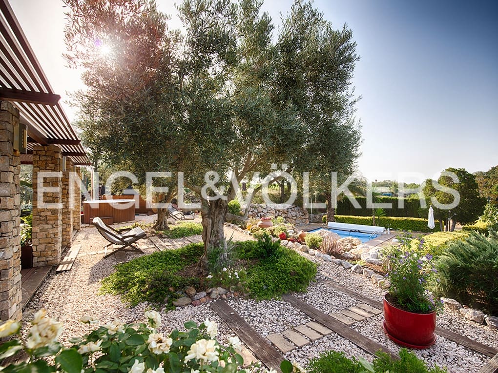 3 soveværelse Villa til salg i Masarac med swimmingpool garage - € 975.000 (Ref: 9005743)