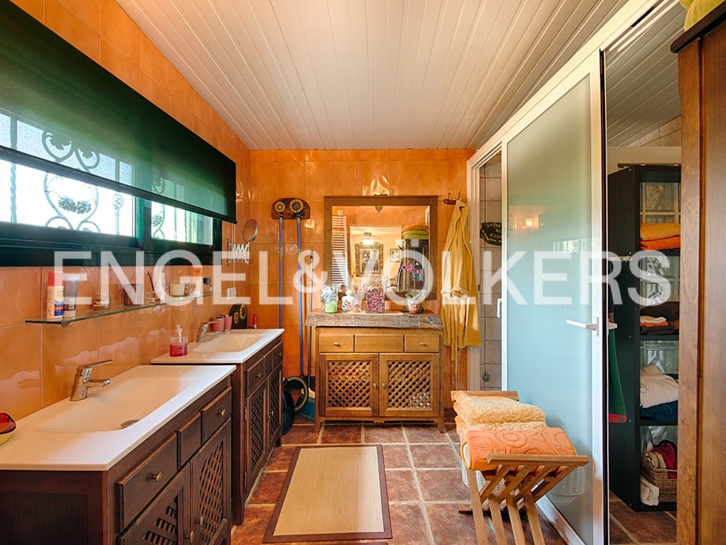 3 soveværelse Villa til salg i Masarac med swimmingpool garage - € 975.000 (Ref: 9005743)