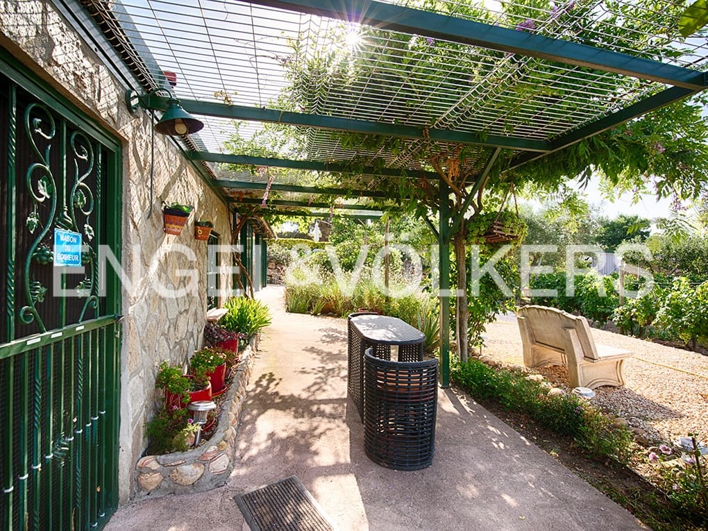 3 soveværelse Villa til salg i Masarac med swimmingpool garage - € 975.000 (Ref: 9005743)