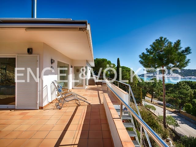 3 bedroom Villa for sale in El Port de la Selva with garage - € 895,000 (Ref: 9005748)