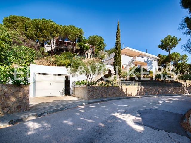 3 bedroom Villa for sale in El Port de la Selva with garage - € 895,000 (Ref: 9005748)