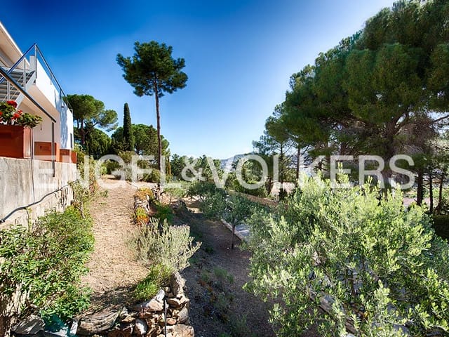 3 bedroom Villa for sale in El Port de la Selva with garage - € 895,000 (Ref: 9005748)