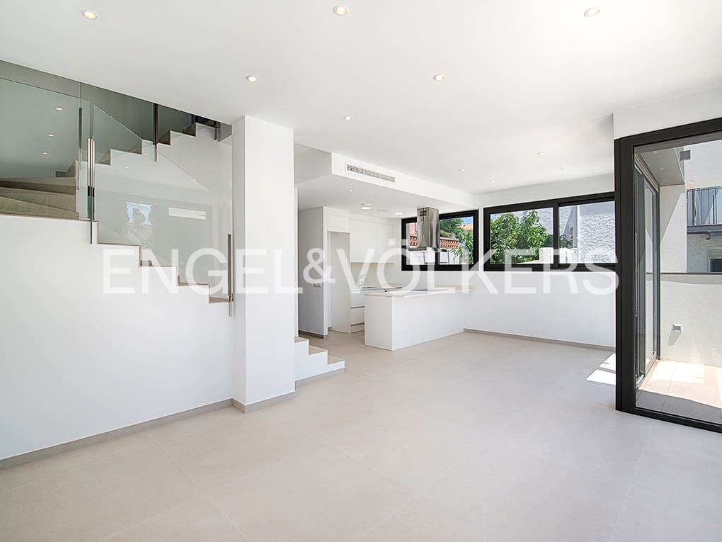 4 soverom Rekkehus til salgs i Empuriabrava med svømmebasseng garasje - € 649 000 (Ref: 9005752)