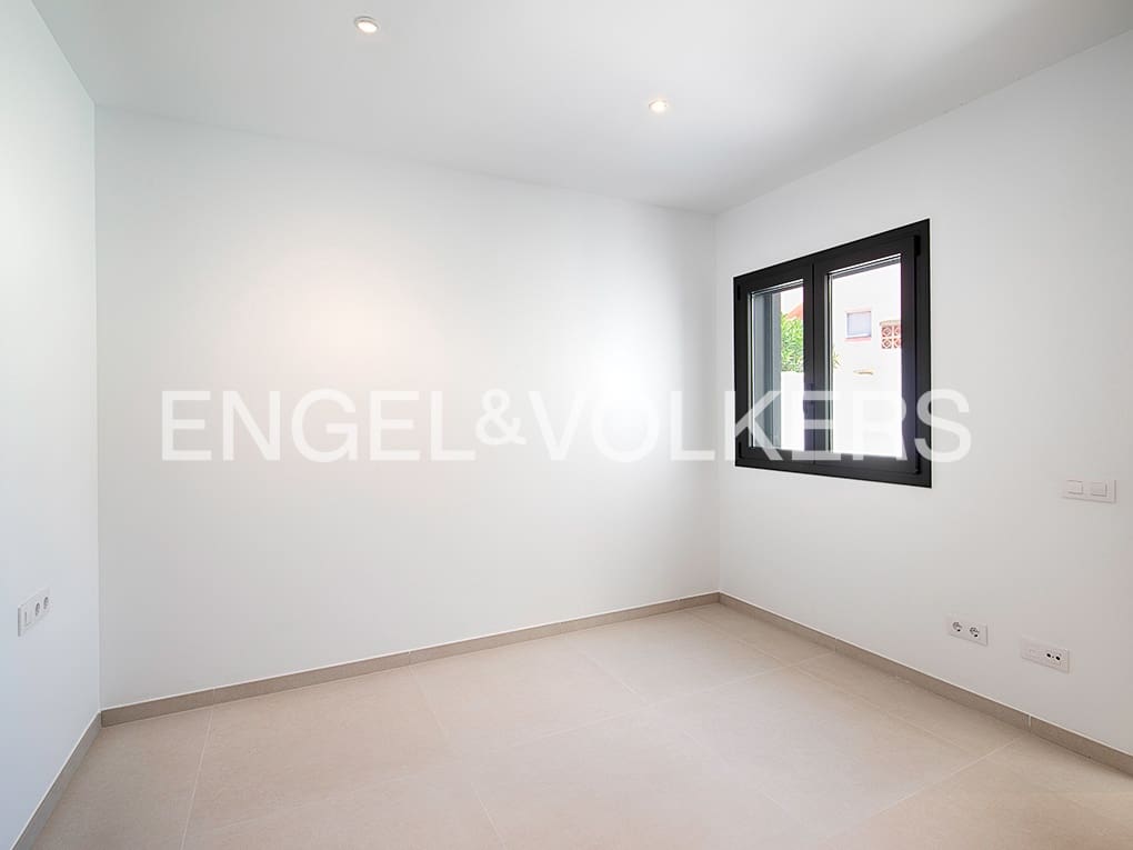 4 soverom Rekkehus til salgs i Empuriabrava med svømmebasseng garasje - € 649 000 (Ref: 9005752)