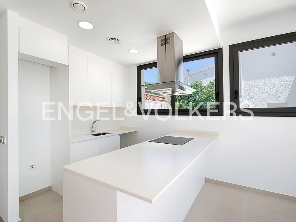 4 soverom Rekkehus til salgs i Empuriabrava med svømmebasseng garasje - € 649 000 (Ref: 9005752)