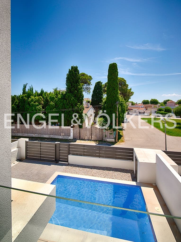 4 soverom Rekkehus til salgs i Empuriabrava med svømmebasseng garasje - € 649 000 (Ref: 9005752)