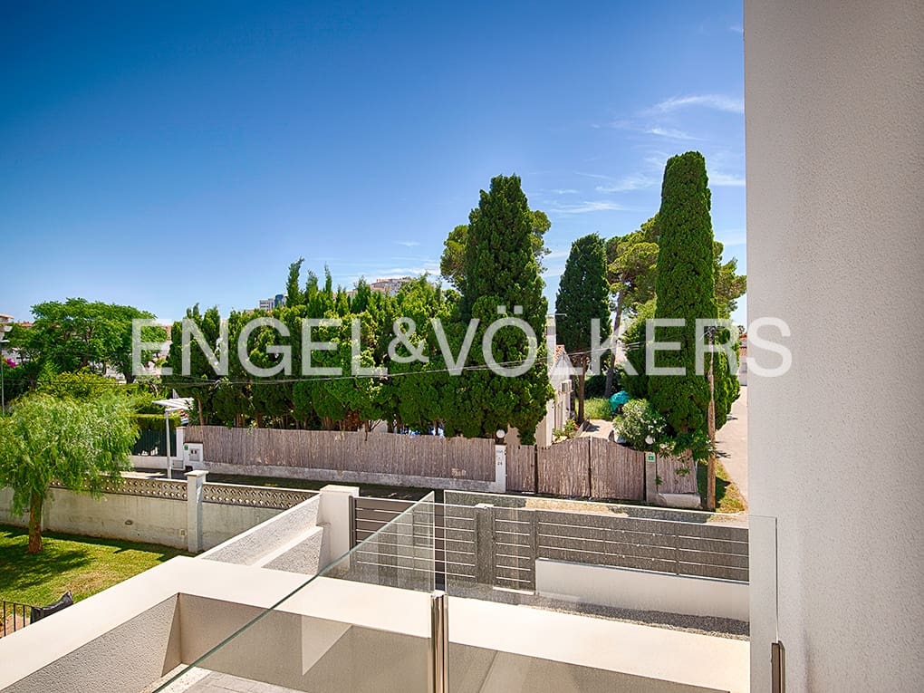 4 soverom Rekkehus til salgs i Empuriabrava med svømmebasseng garasje - € 649 000 (Ref: 9005752)