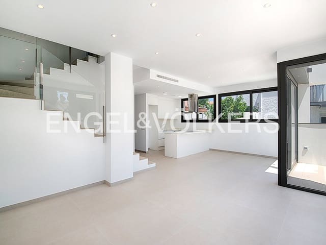 4 slaapkamer Rijtjeshuis te koop in Empuriabrava, Castelló d'Empúries met zwembad garage - € 635.000 (Ref: 9005752)