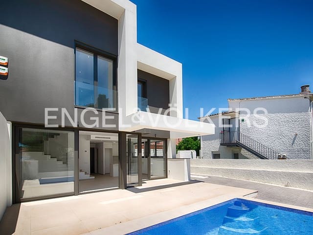 4 slaapkamer Rijtjeshuis te koop in Empuriabrava, Castelló d'Empúries met zwembad garage - € 635.000 (Ref: 9005752)