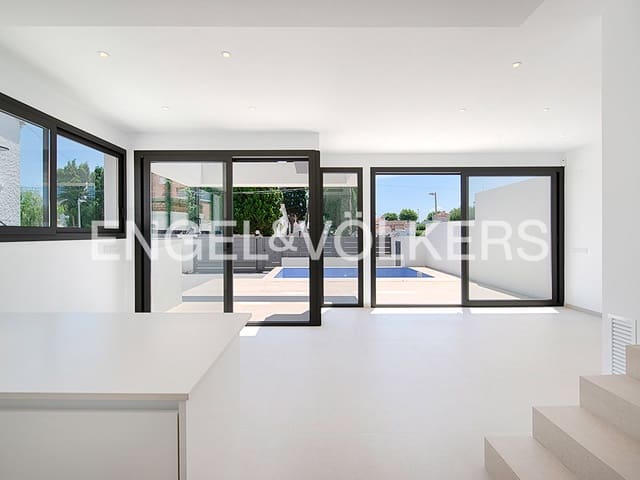 4 slaapkamer Rijtjeshuis te koop in Empuriabrava, Castelló d'Empúries met zwembad garage - € 635.000 (Ref: 9005752)