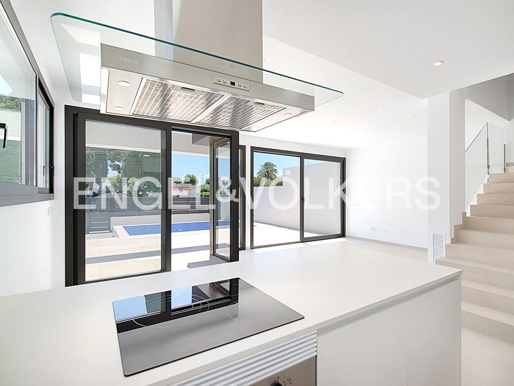 4 bedroom Terraced Villa for sale in Empuriabrava with pool garage - € 635,000 (Ref: 9005752)