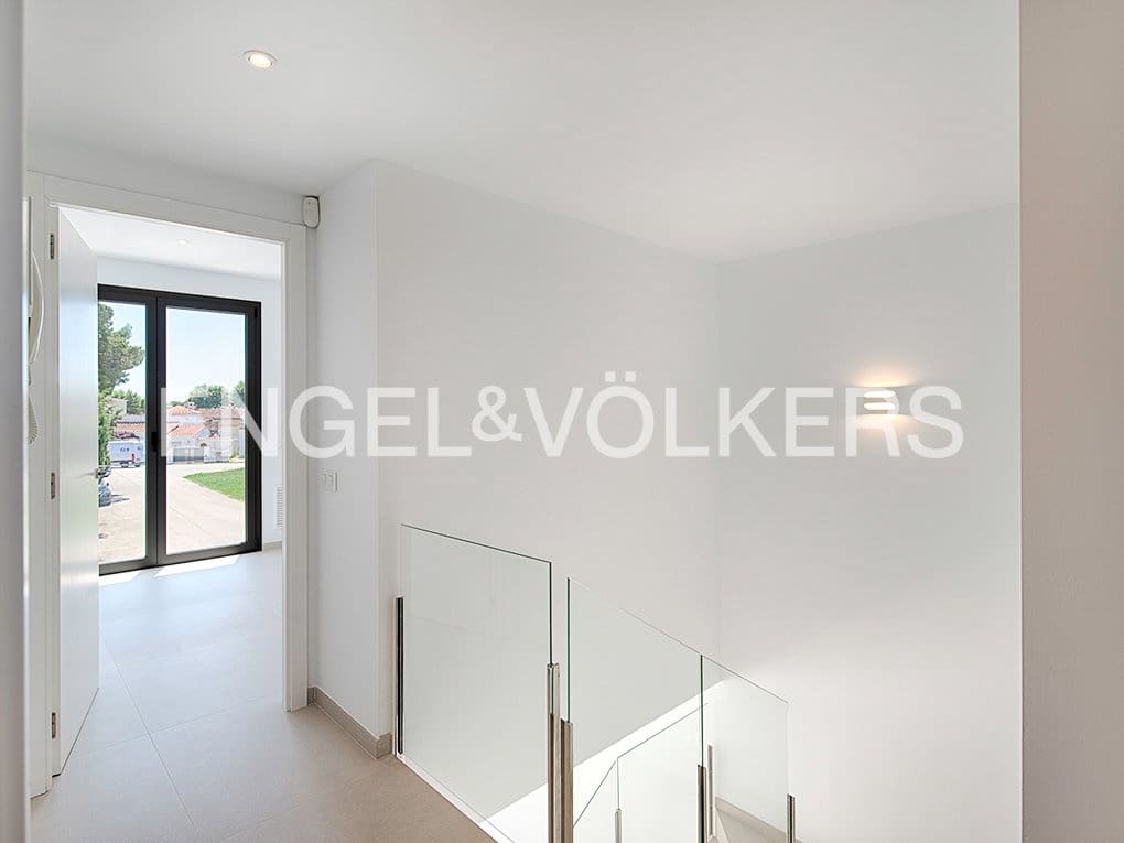 4 bedroom Terraced Villa for sale in Empuriabrava with pool garage - € 635,000 (Ref: 9005752)