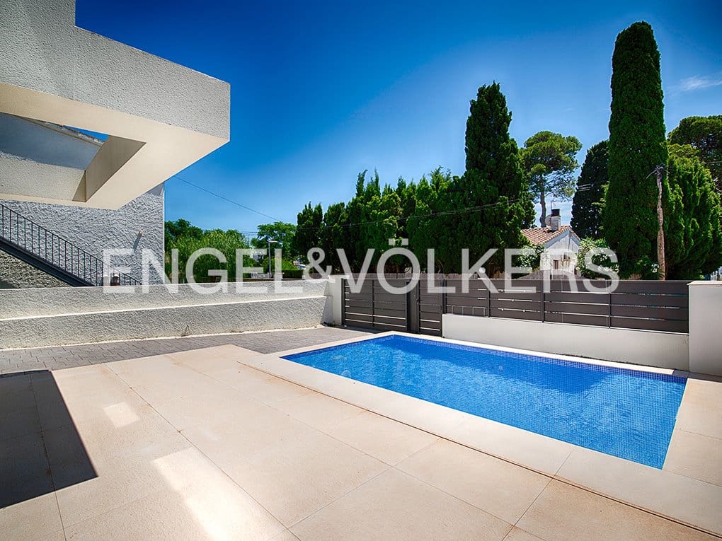 4 bedroom Terraced Villa for sale in Empuriabrava with pool garage - € 635,000 (Ref: 9005752)