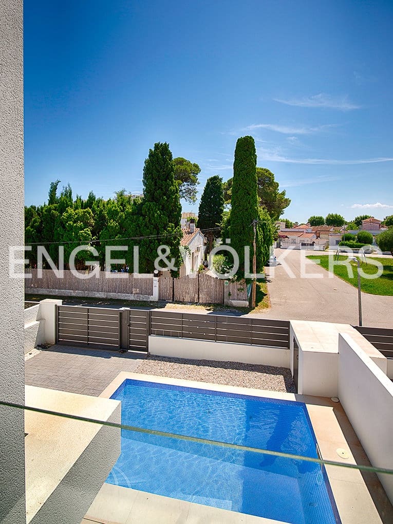 4 bedroom Terraced Villa for sale in Empuriabrava with pool garage - € 635,000 (Ref: 9005752)