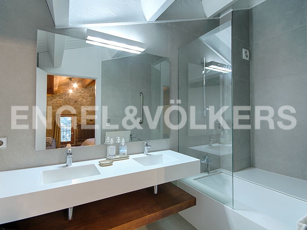 4 soveværelse Finca/Landehus til salg i Sant Llorenc de la Muga med garage - € 1.450.000 (Ref: 9005754)