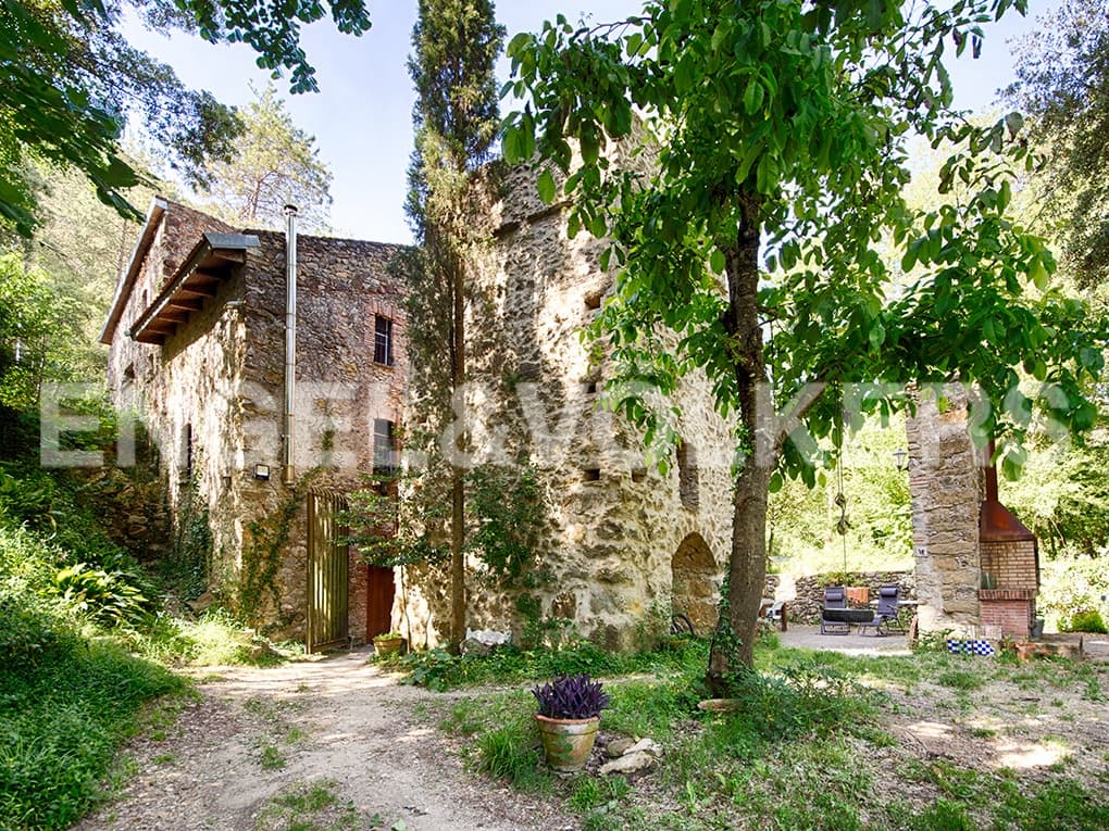 4 soveværelse Finca/Landehus til salg i Sant Llorenc de la Muga med garage - € 1.450.000 (Ref: 9005754)