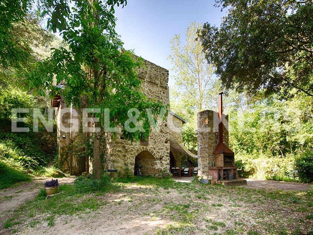 4 soveværelse Finca/Landehus til salg i Sant Llorenc de la Muga med garage - € 1.450.000 (Ref: 9005754)