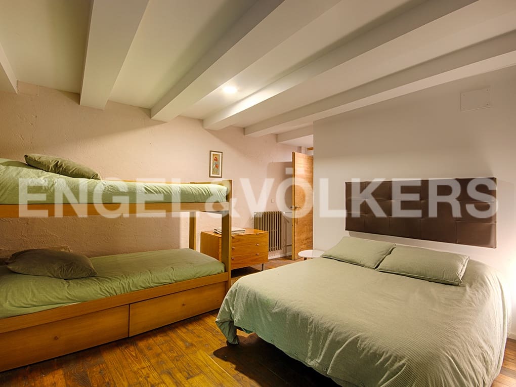 4 soveværelse Finca/Landehus til salg i Sant Llorenc de la Muga med garage - € 1.450.000 (Ref: 9005754)