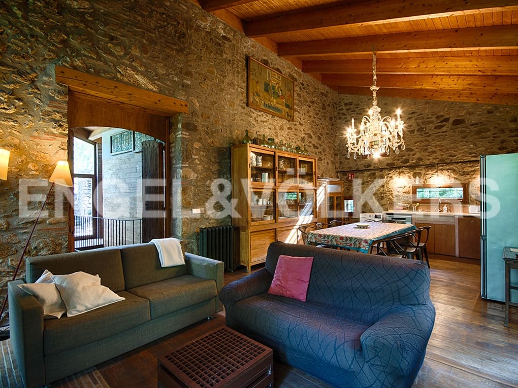 4 soveværelse Finca/Landehus til salg i Sant Llorenc de la Muga med garage - € 1.450.000 (Ref: 9005754)