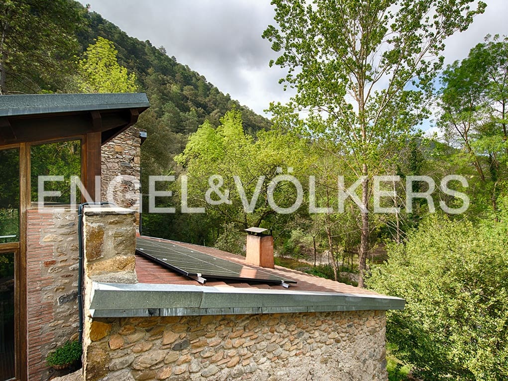 4 soveværelse Finca/Landehus til salg i Sant Llorenc de la Muga med garage - € 1.450.000 (Ref: 9005754)