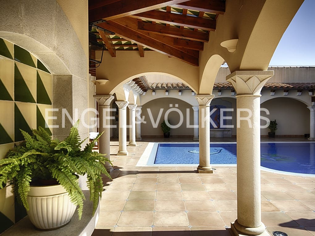 5 soveværelse Villa til salg i Empuriabrava med swimmingpool garage - € 4.990.000 (Ref: 9005755)