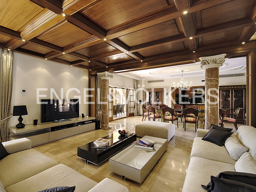 5 soveværelse Villa til salg i Empuriabrava med swimmingpool garage - € 4.990.000 (Ref: 9005755)